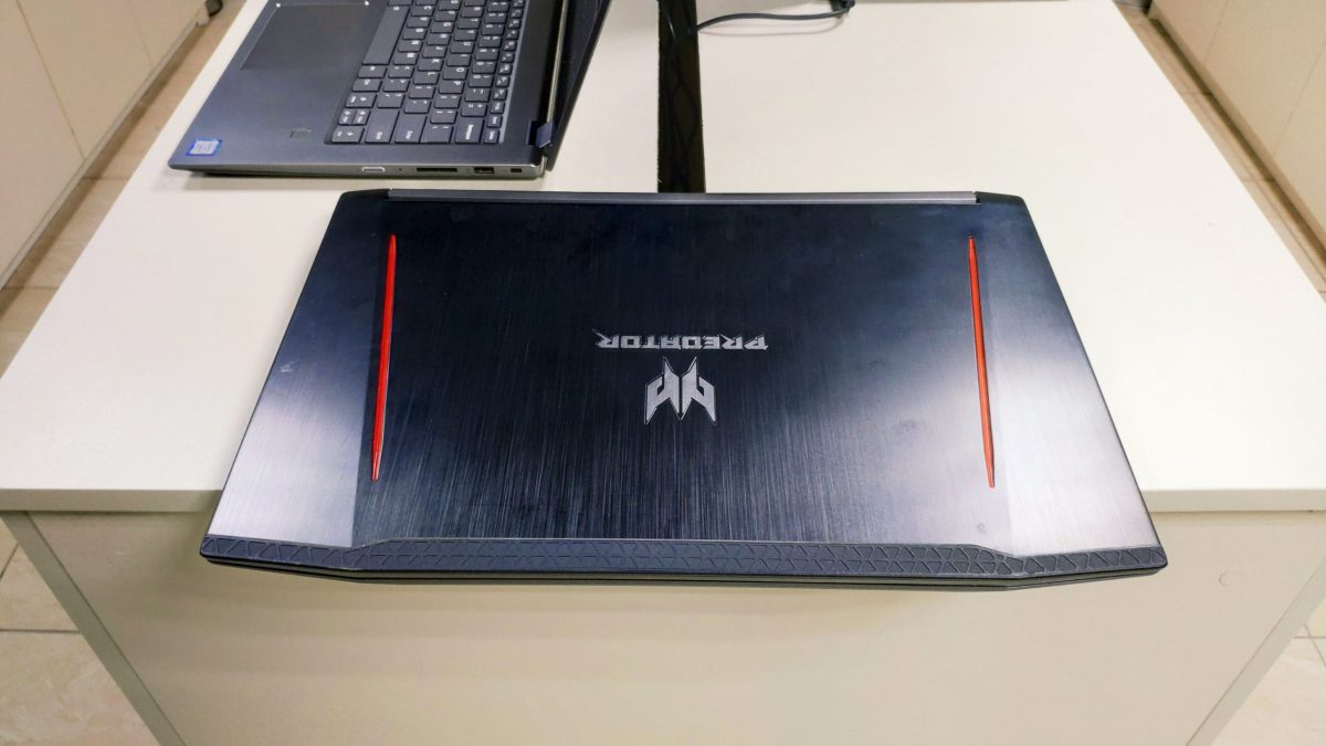 Как снять крышку с ноутбука acer predator helios 300