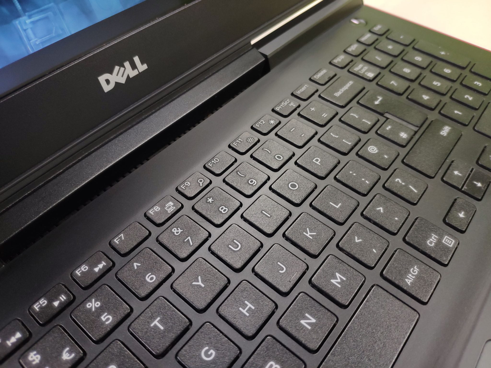 Как разобрать ноутбук dell p28f