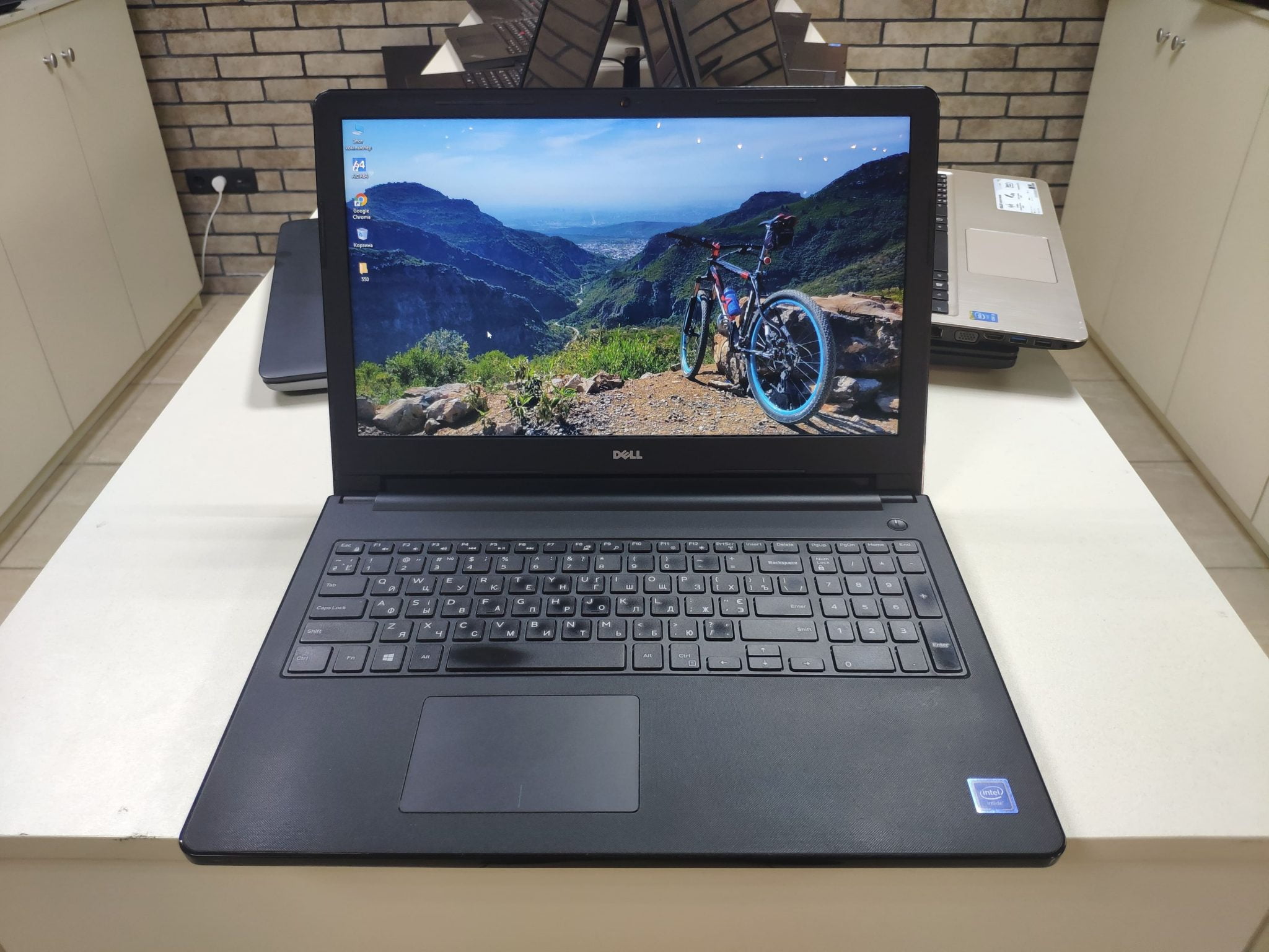 Где находится микрофон в ноутбуке dell inspiron 15