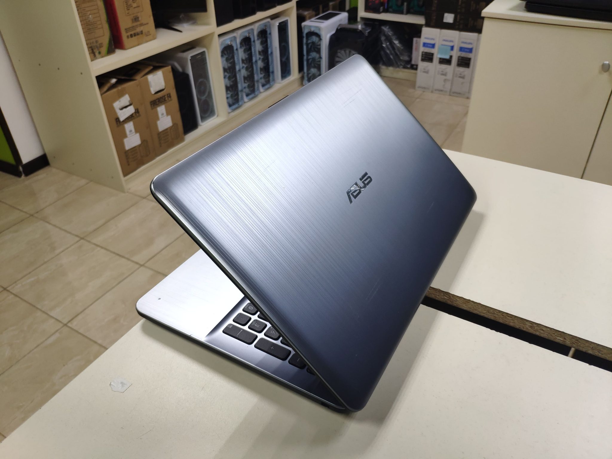 Asus x541s какие игры тянет